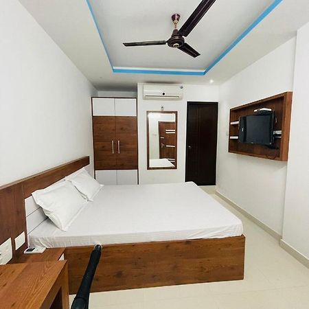 Готель Zam Zam Residency Cheruppulasseri Екстер'єр фото