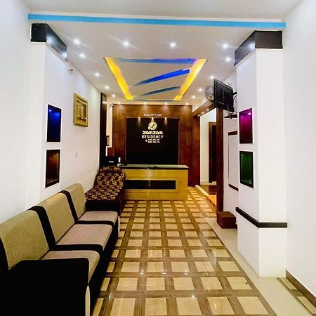 Готель Zam Zam Residency Cheruppulasseri Екстер'єр фото