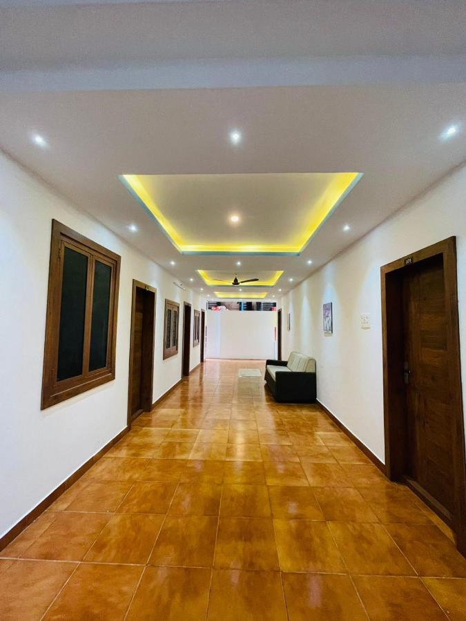 Готель Zam Zam Residency Cheruppulasseri Екстер'єр фото