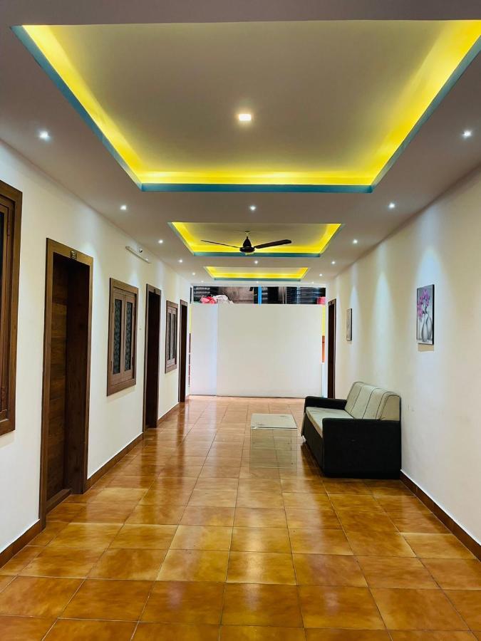 Готель Zam Zam Residency Cheruppulasseri Екстер'єр фото