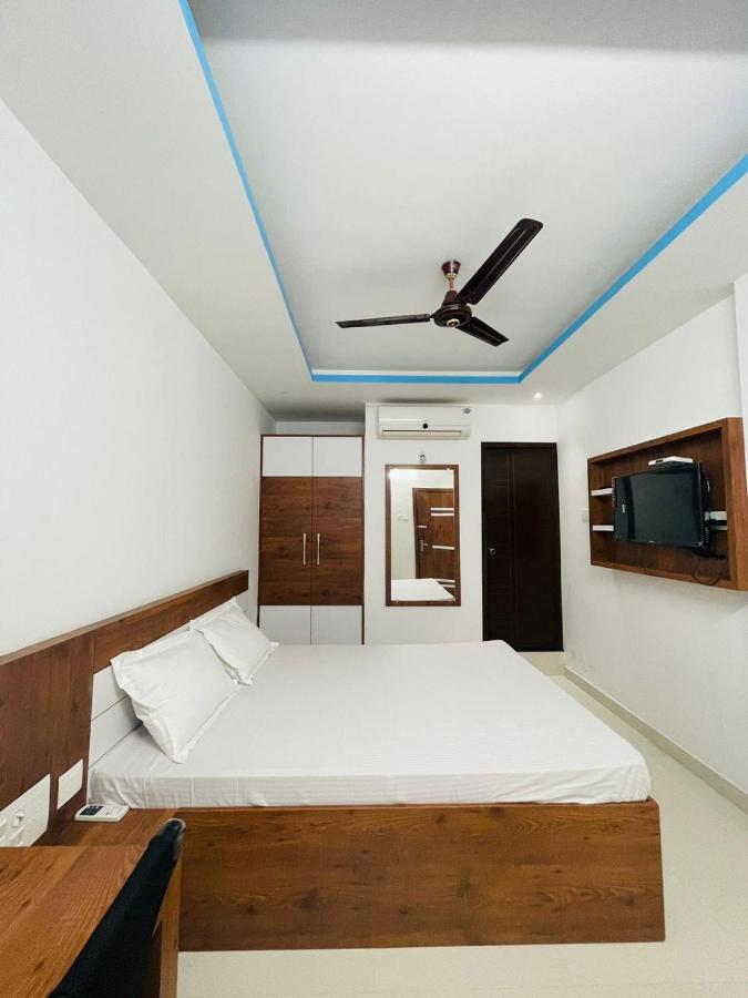 Готель Zam Zam Residency Cheruppulasseri Екстер'єр фото