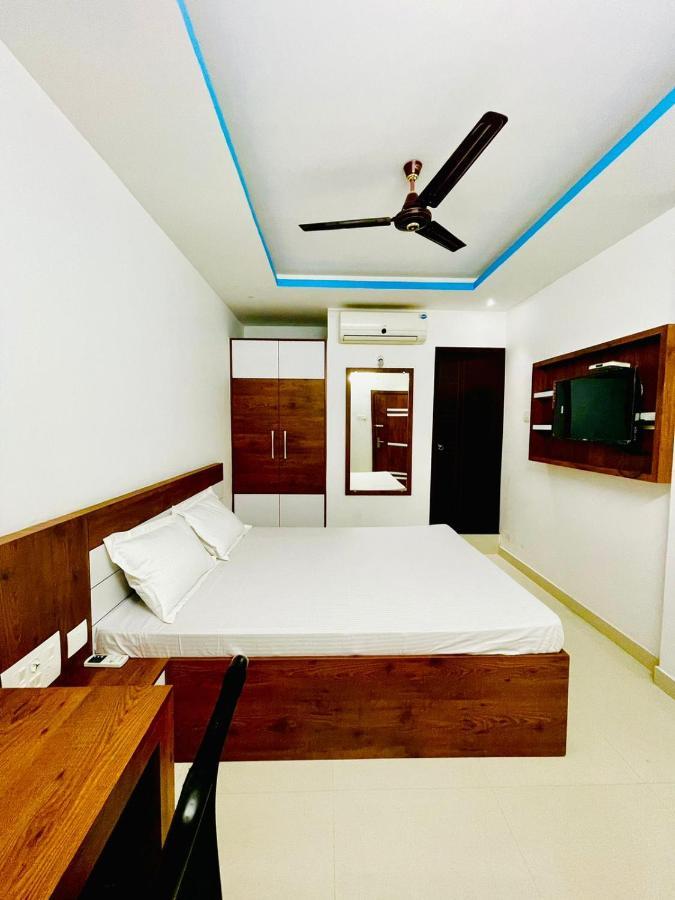 Готель Zam Zam Residency Cheruppulasseri Екстер'єр фото